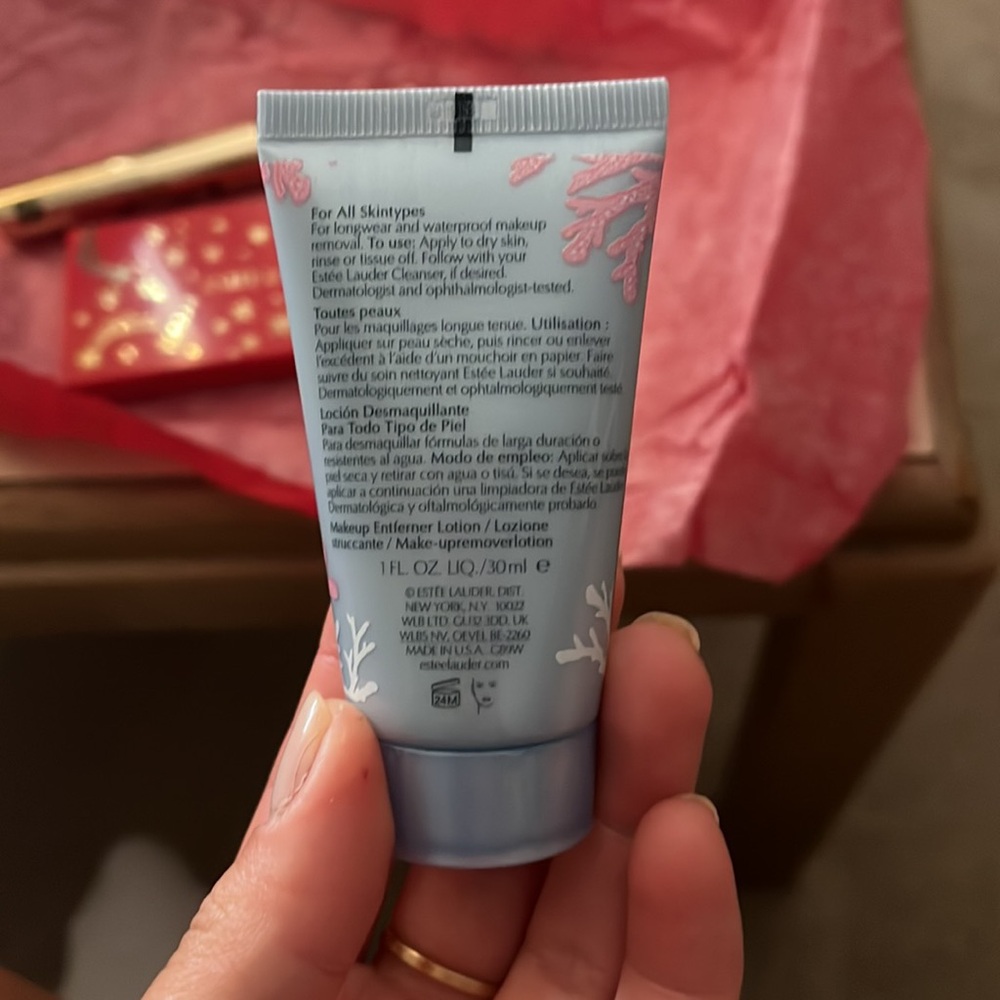 Estee Lauder Makeup Bundle! - Picture 6 of 9